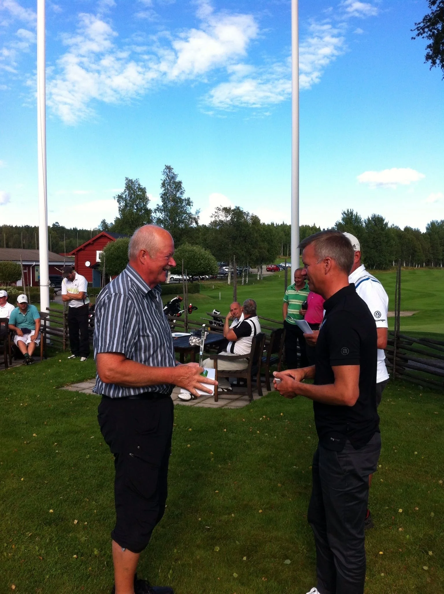 Sven Olsson gratuleras av Mats Hult och Mats Hägglöf