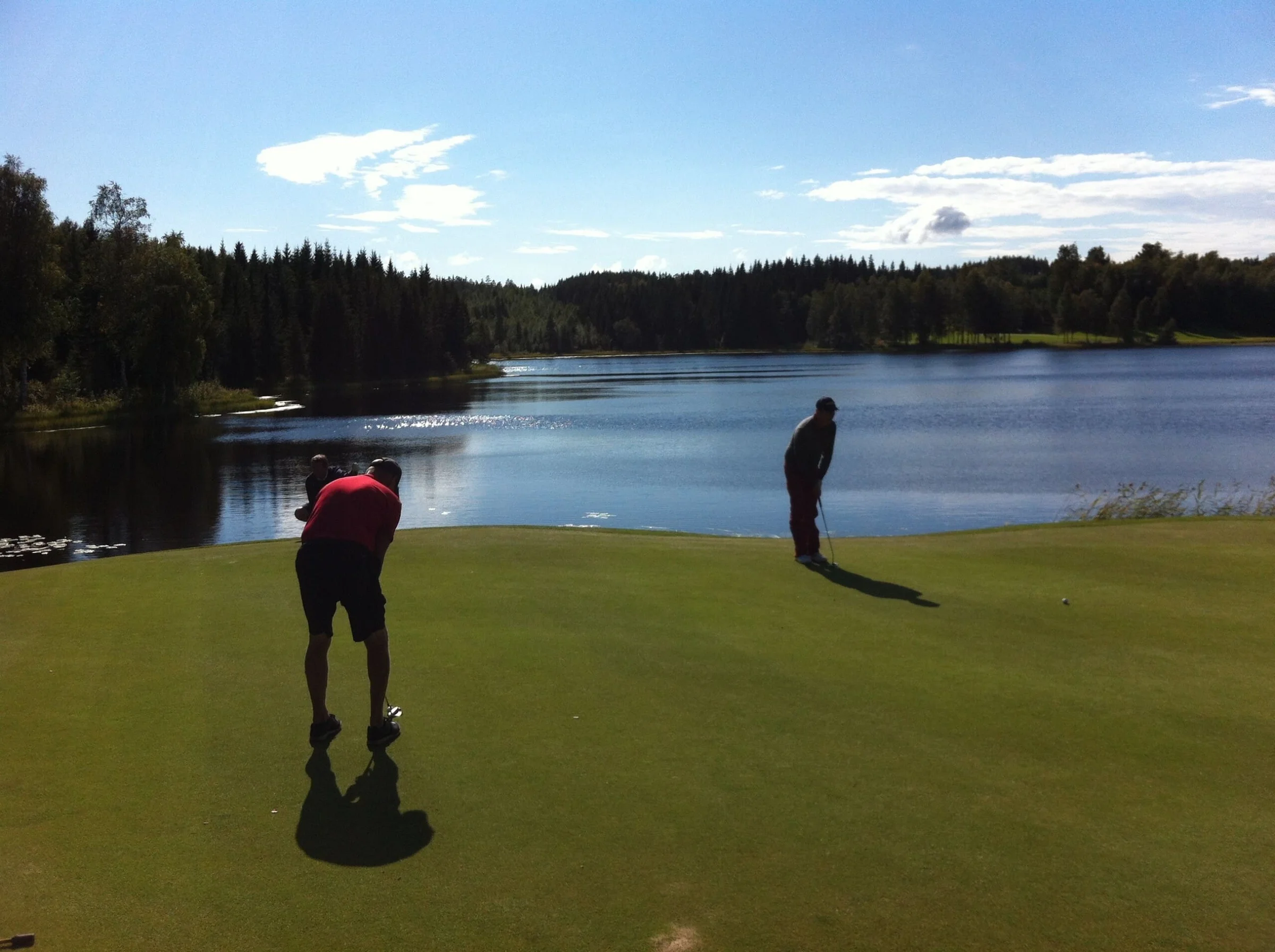 Bra speltempo med varsin kopp.