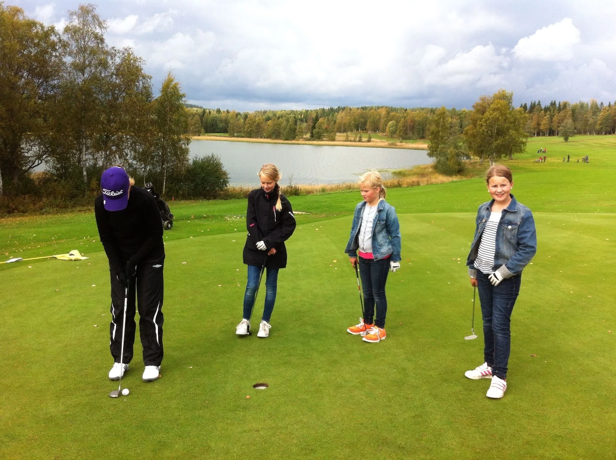 Emelie Eriksson puttar