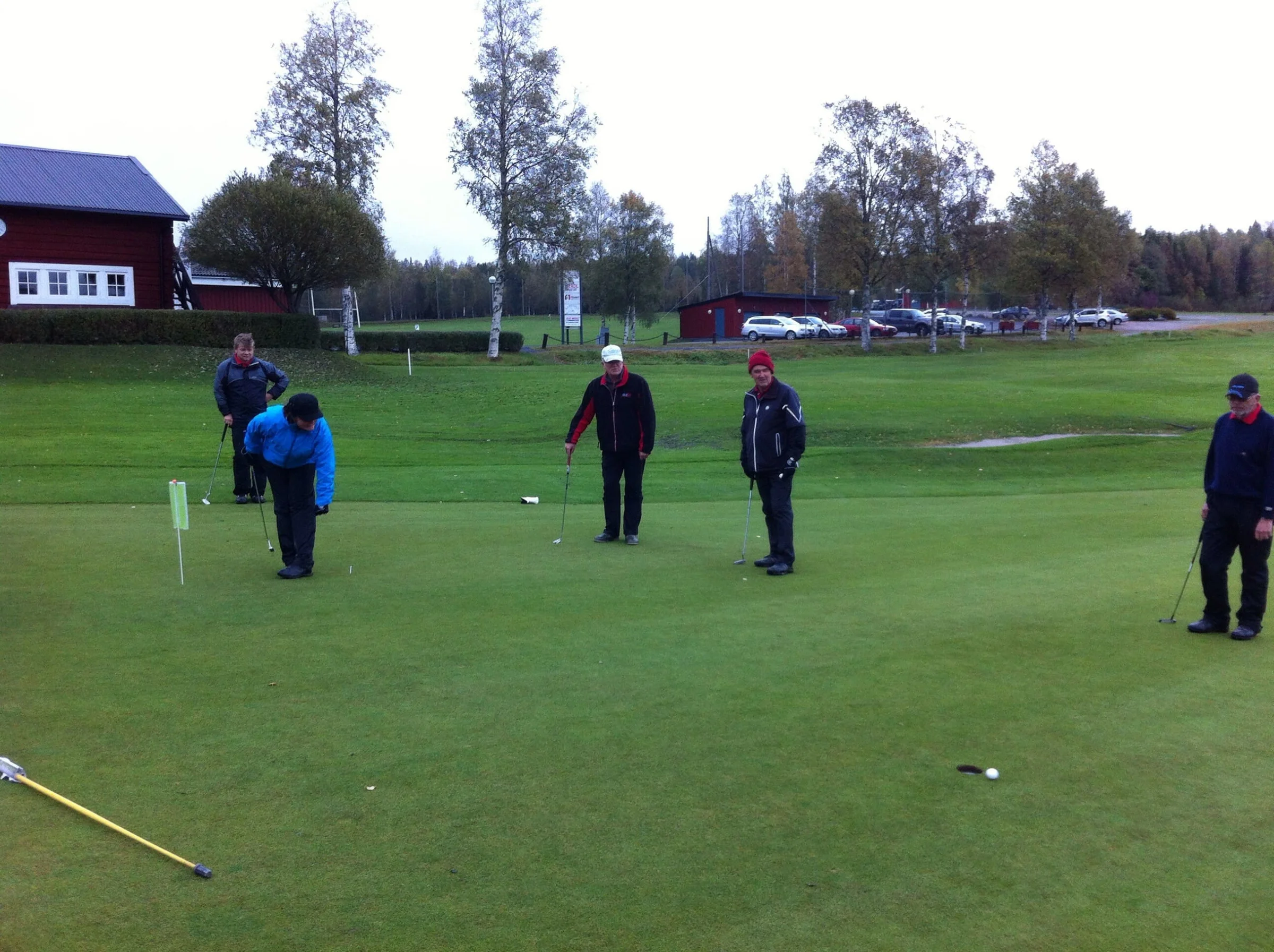 Ulla Gustafsson försöker vrida i bollen