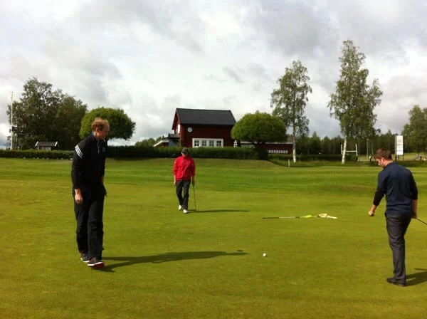 ...men koppsnurrar och gör par.