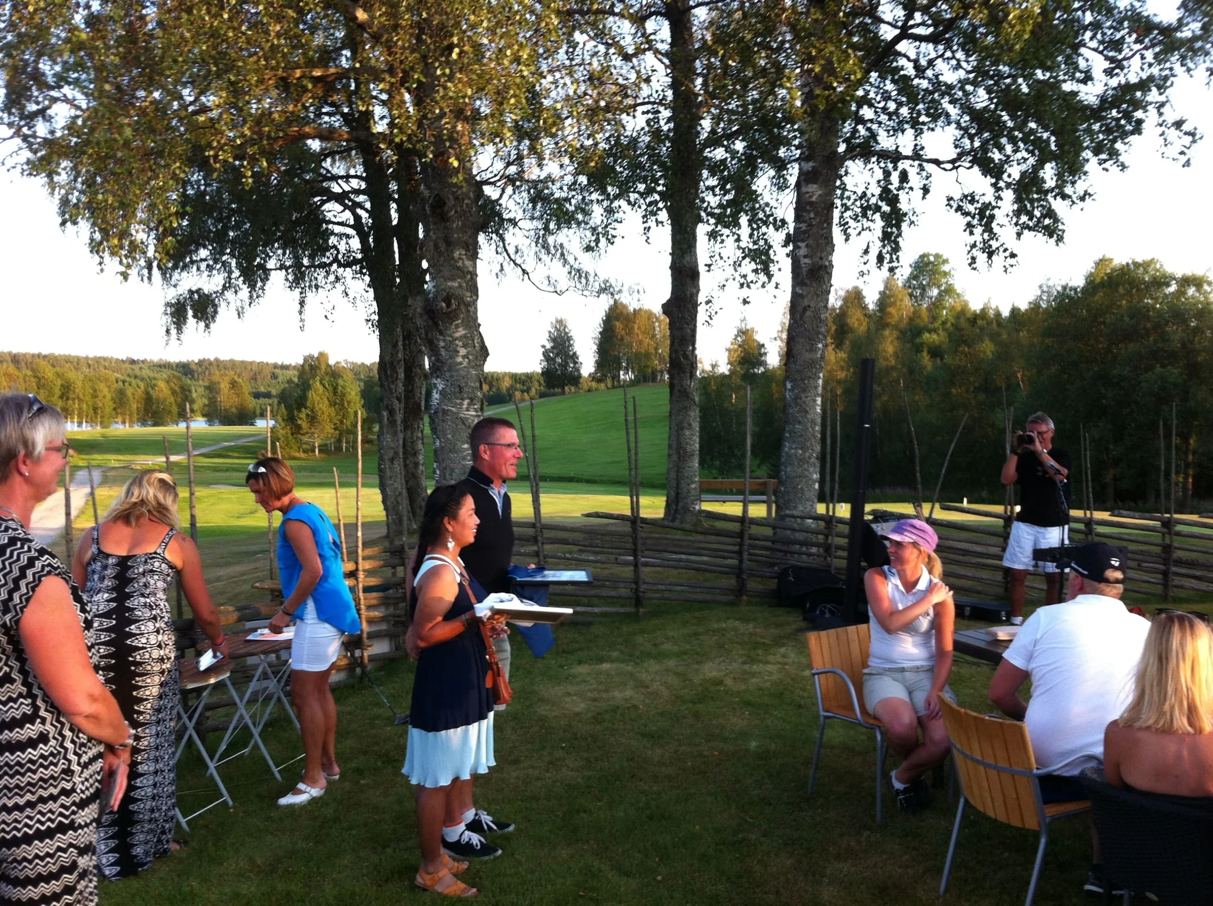 Somjit och Martin håller segertal.