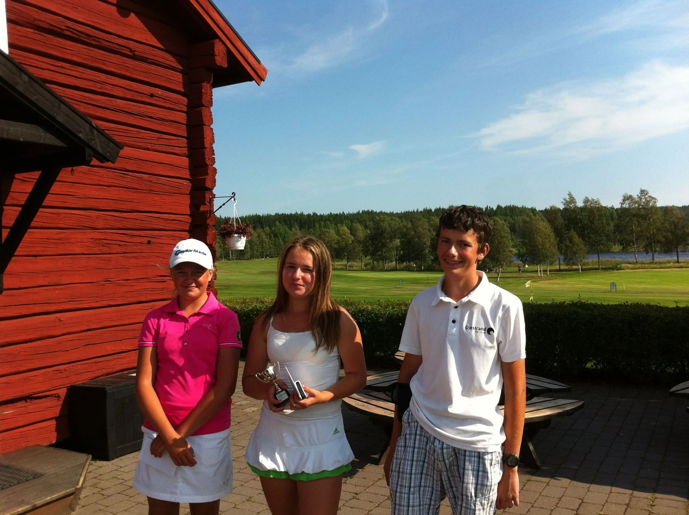 Vinnarna Ellen, Evelina och Sebastian.