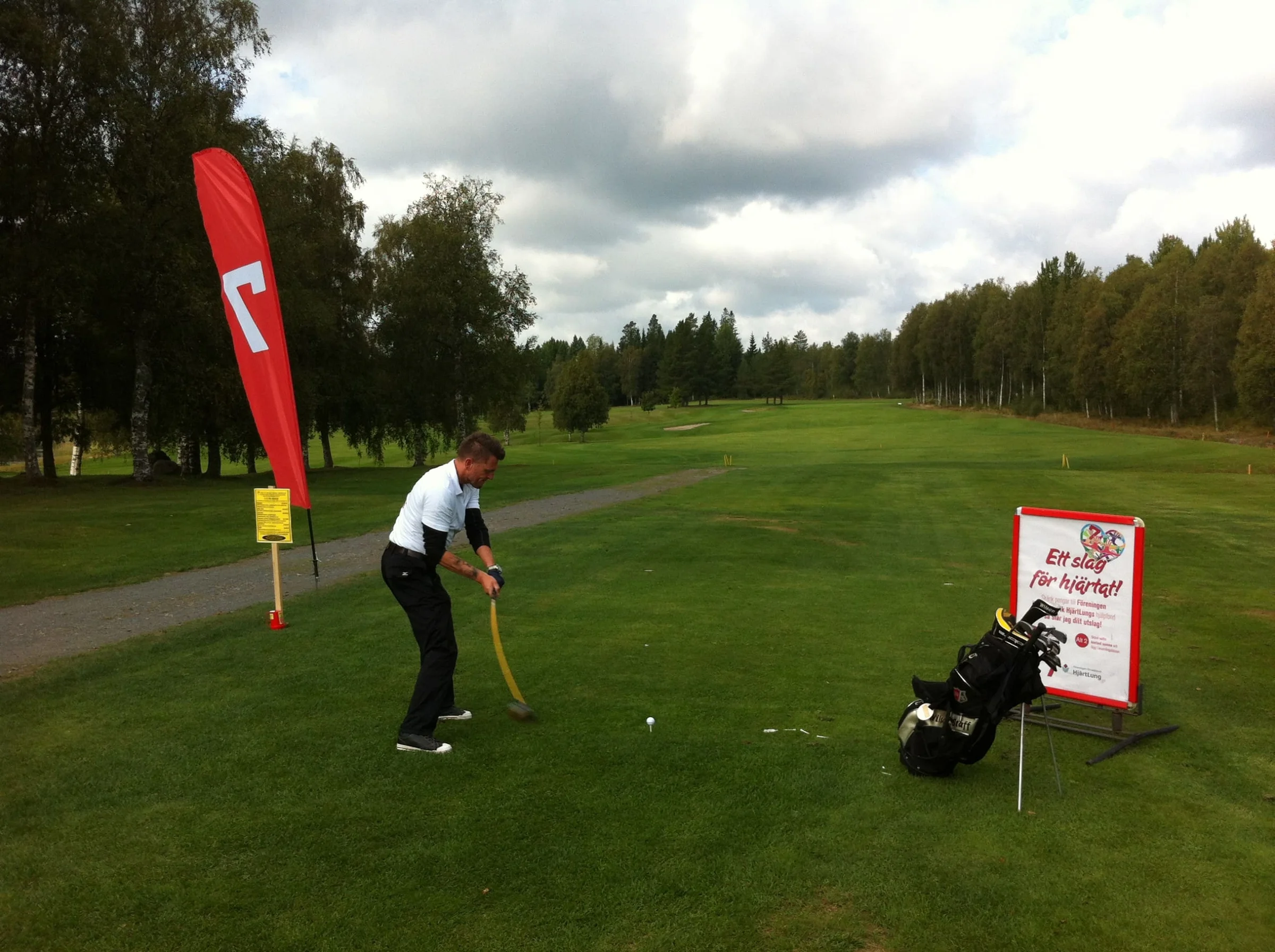 Magnus Gidlöf slår för Hjärtslaget.