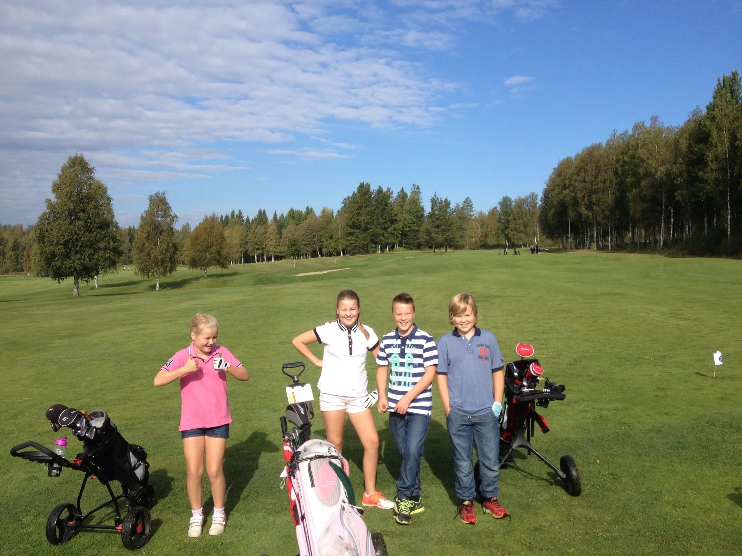 Emma och Evelina Östberg  med Elias och William Näslund.