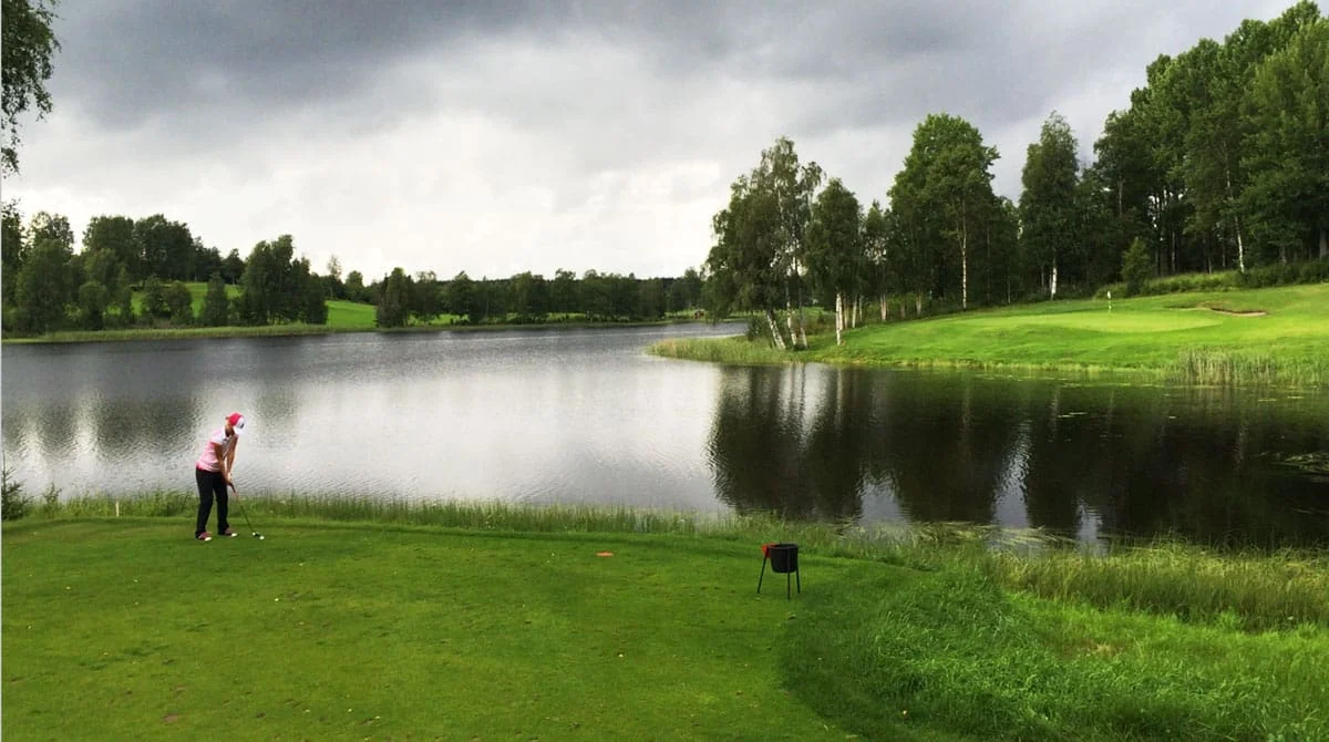 Hål 12, ett fantastiskt par 3 om vi får säga det själva.