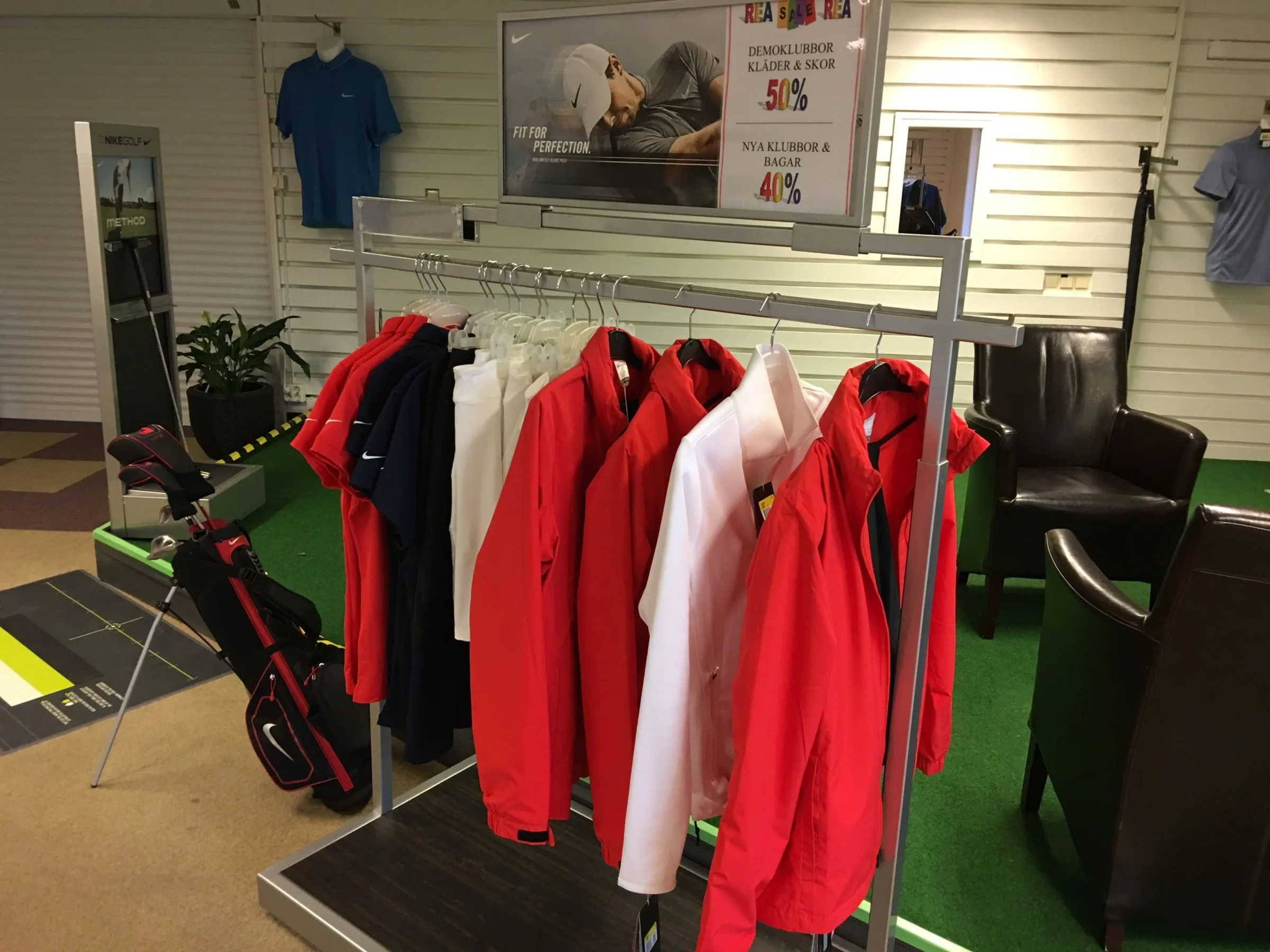 Dam: tröjor och regnställ